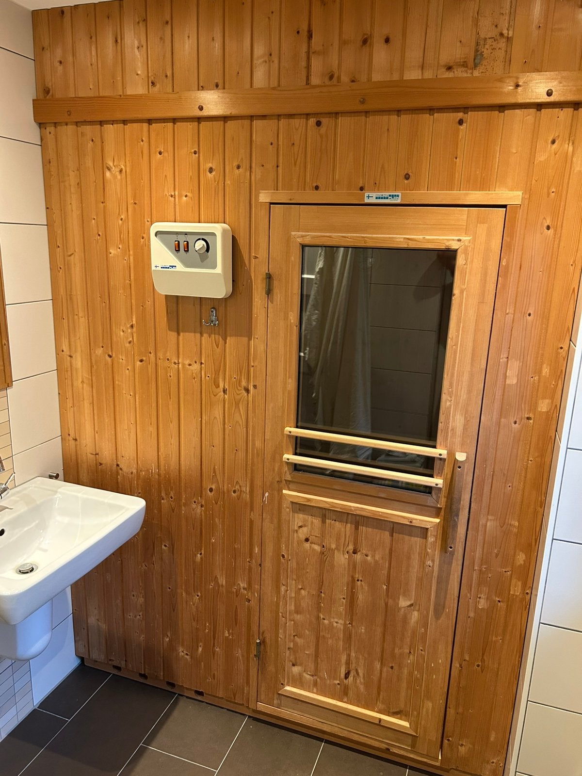 Traditionele Finse sauna met elektrische steenkachel, Ophalen, Gebruikt, Complete sauna