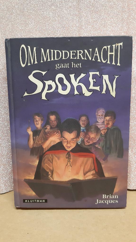 Om Middernacht gaat het spoken, Boeken, Gelezen, Ophalen of Verzenden, Fictie, Brian Jacques