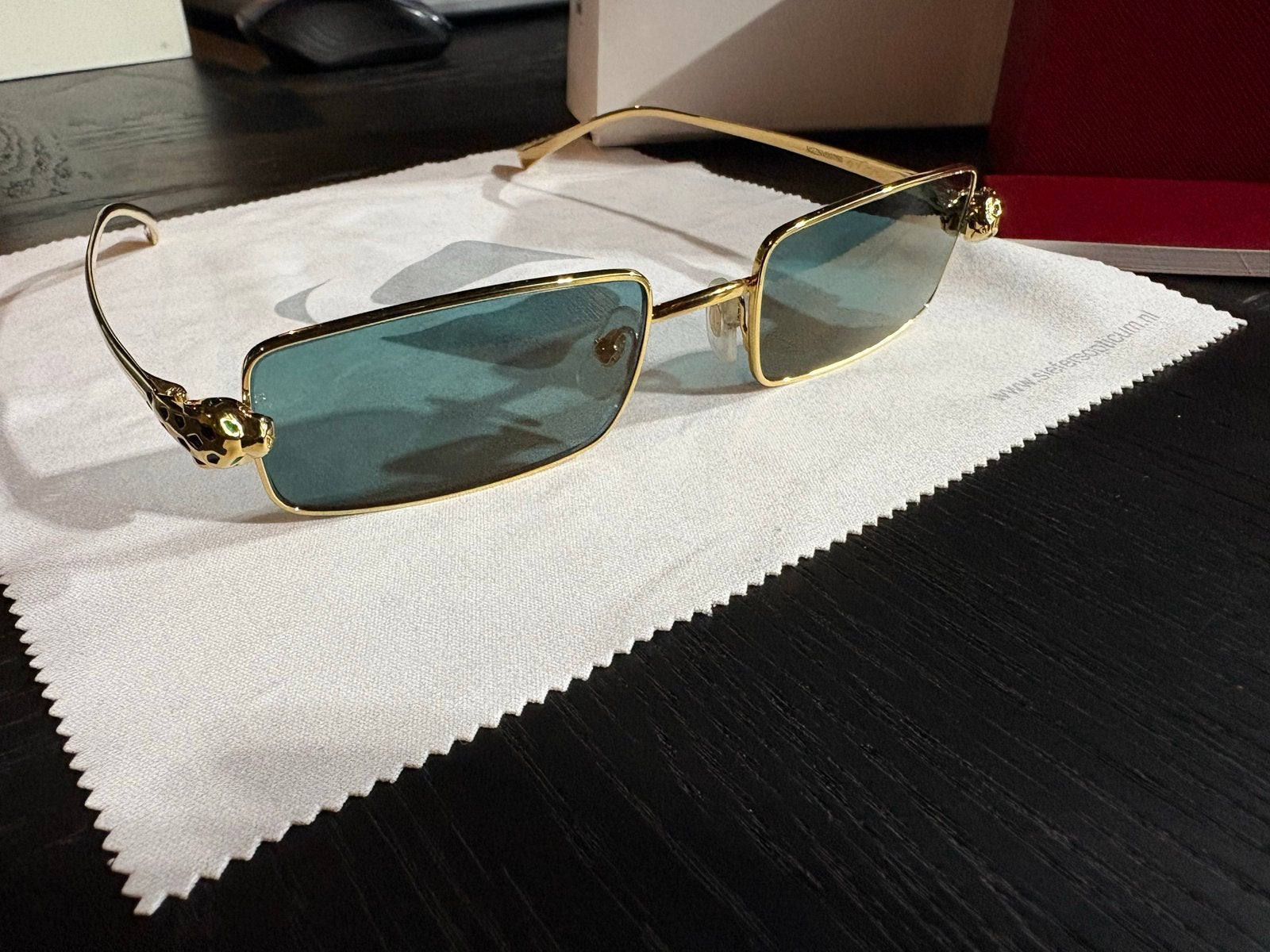 Cartier Panthère Zonnebril Goud met Groene Details, Sieraden, Tassen en Uiterlijk, Zonnebrillen en Brillen | Heren, Verzenden