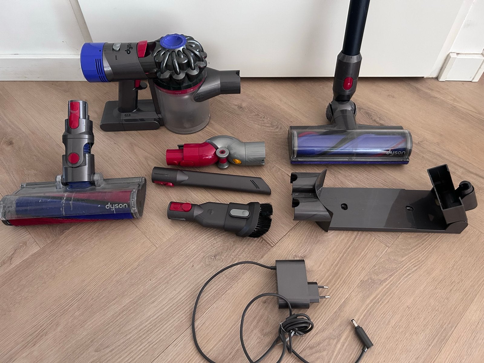Dyson V8 Total Clean - Accu defect (voor onderdelen/reparati, Ophalen, Draadloos, Dyson, Niet werkend