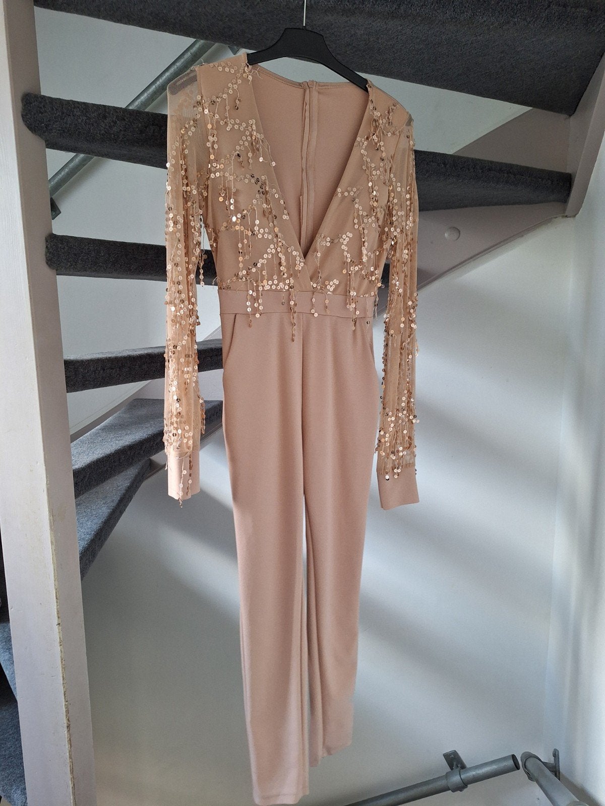 Nieuwe jumpsuit met pailletten maat 36, Kleding | Dames, Jumpsuits, Ophalen of Verzenden, Nieuw, Maat 36 (S), Beige