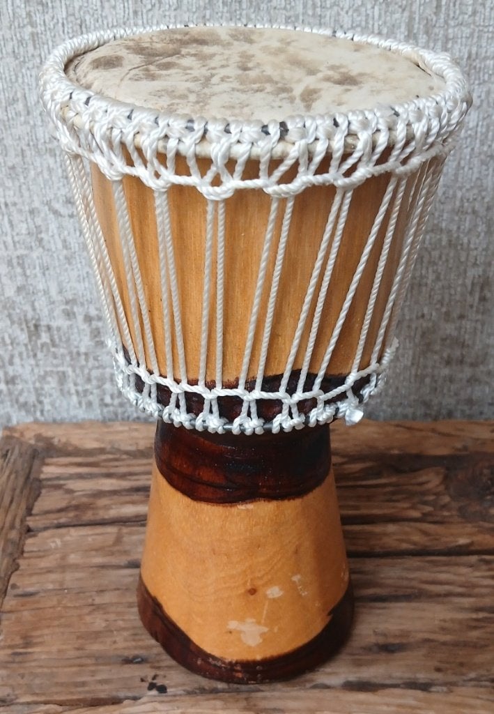 Djembe Drum uit Rwanda H 25 cm Breed 13 cm, Muziek en Instrumenten, Percussie, Ophalen of Verzenden, Zo goed als nieuw, Trommel