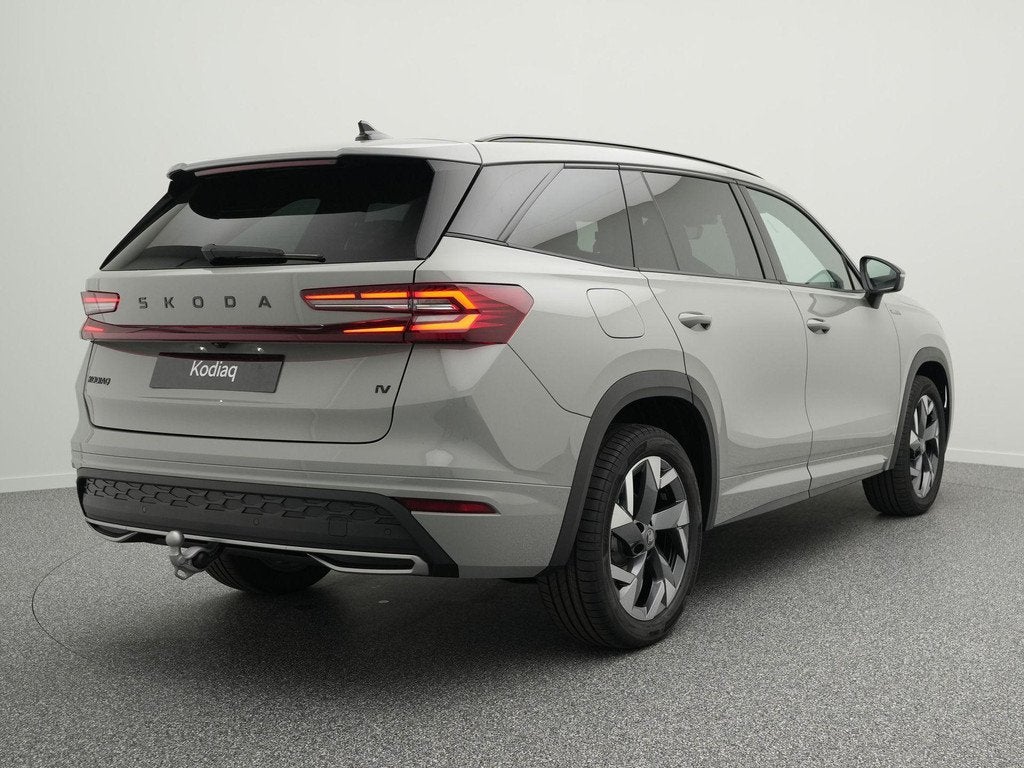Skoda Kodiaq Sportline Business 1.5 TSI PHEV | Trekhaak | El, Auto's, Skoda, 1498 cc, 4 cilinders, Plug-in hybride, Bedrijf