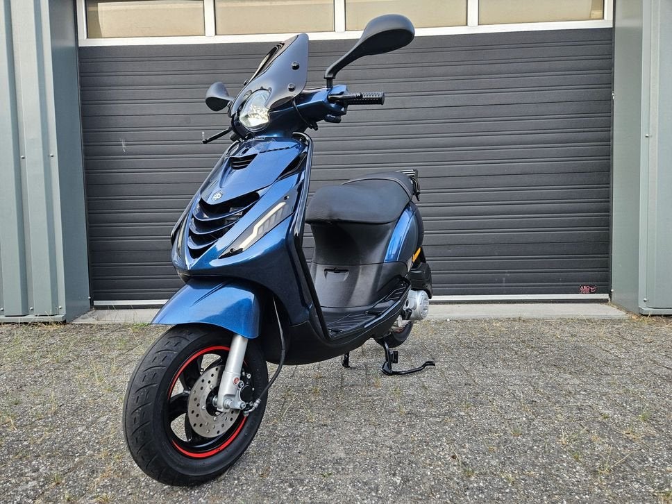Foto 7 van PIAGGIO ZIP 50 4T E4 BROM 2020 DIAMOND BLEU 7070KM + OPTIES