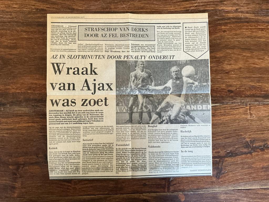 Voetbal krantenartikel Ajax AZ ‘67 augustus 1977 Geels, Verzamelen, Ophalen of Verzenden, Knipsel(s)