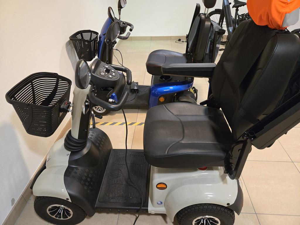 Scootmobiel Vermeiren Ceres 4 SE - 15km 4 wielen, Ophalen, Zo goed als nieuw