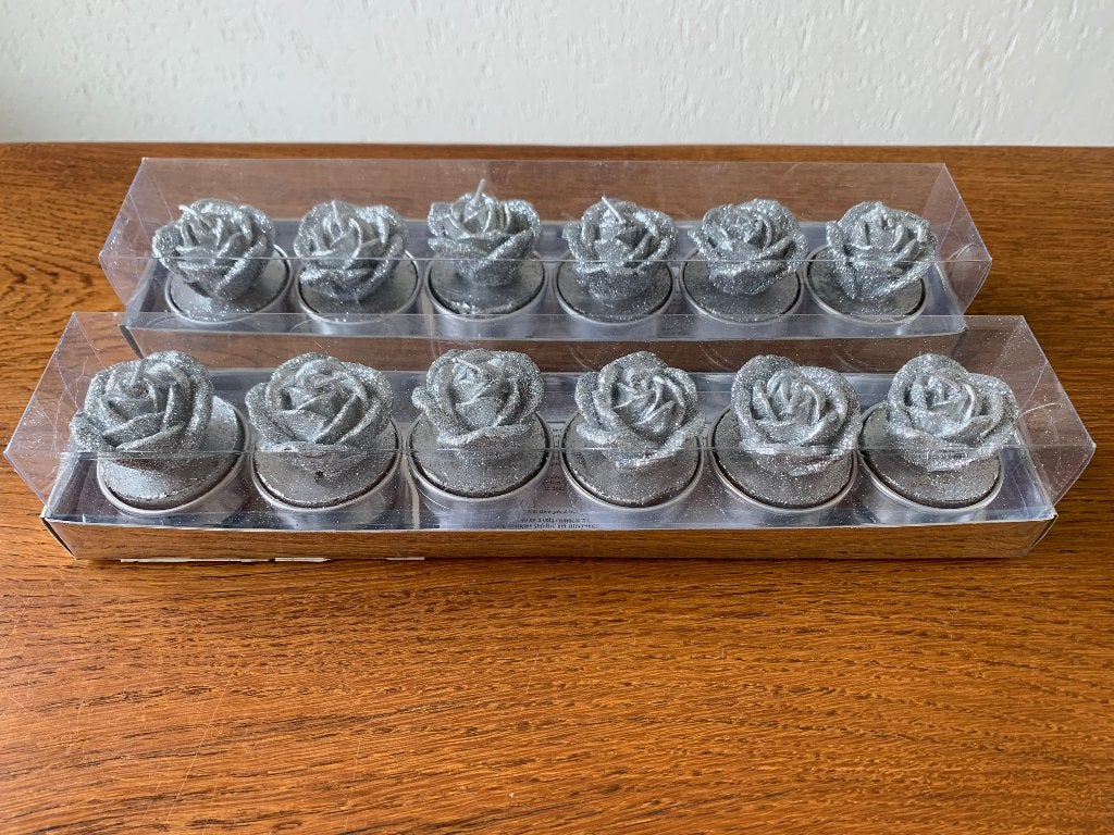 12 'Waxinelichtjes' "Roos" Kleur: Zilver Nieuw in Doos, Ophalen of Verzenden, Nieuw, Overige materialen
