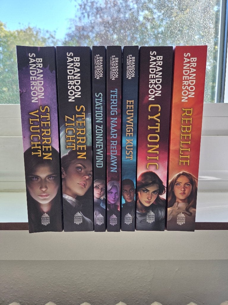 Skyward/Sterrenvlucht serie Brandon Sanderson Nederlands, Verzenden, Brandon Sanderson, Zo goed als nieuw, Fictie