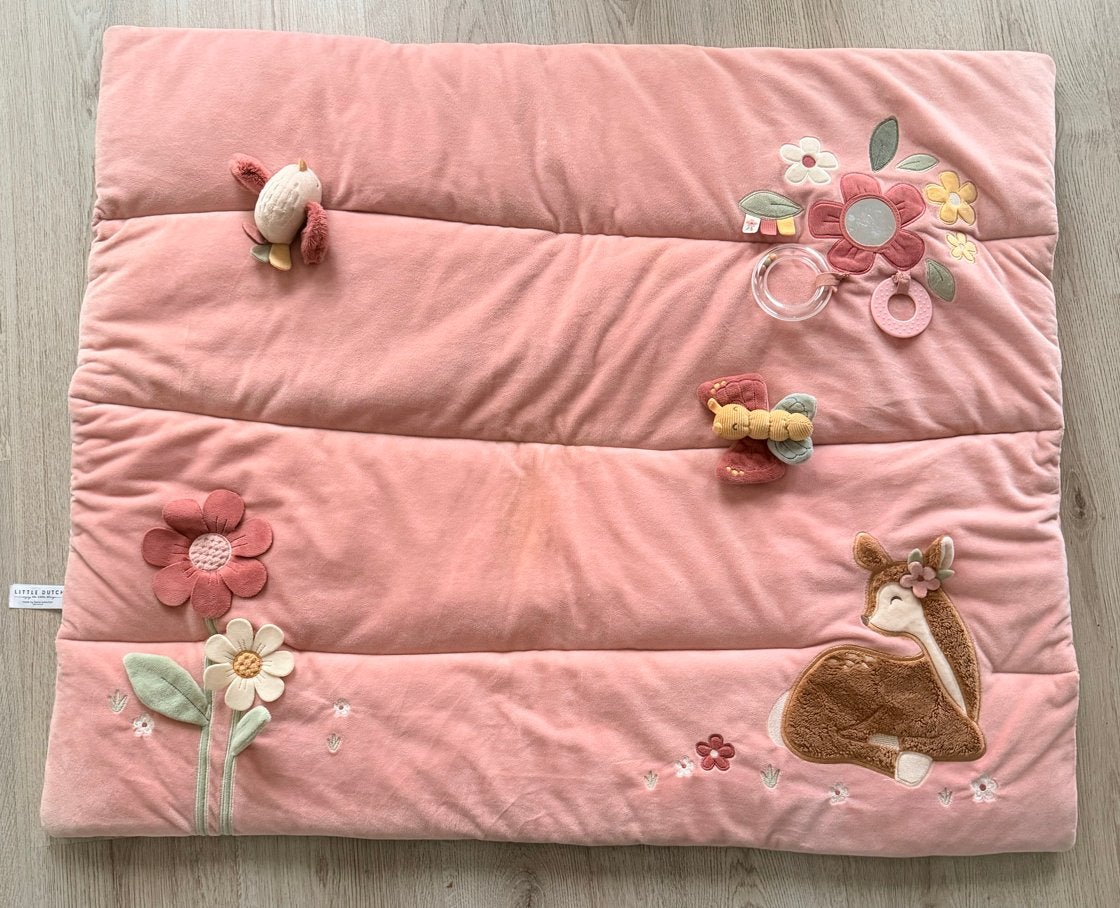 Roze speelkleed met hertje en bloemen, Ophalen of Verzenden, Gebruikt, Speelkleed