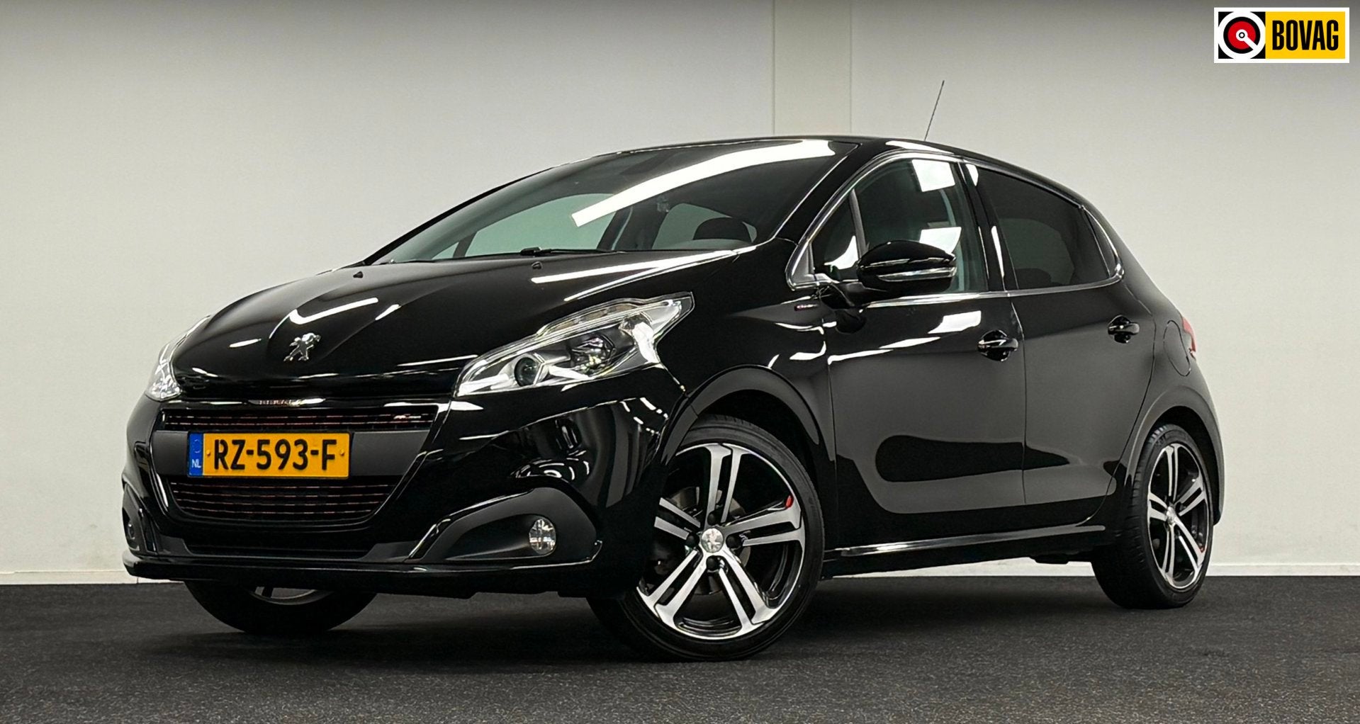 Peugeot 208 1.2 PureTech GT-line*NweDbriem*Trekhaak*Navi*Cam, Auto's, Voorwielaandrijving, Origineel Nederlands, Bedrijf, Handgeschakeld