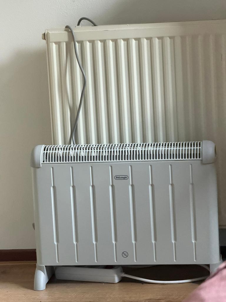 DeLonghi heater, used only for 3 months, Ophalen, 30 tot 80 cm, Kachel, Zo goed als nieuw