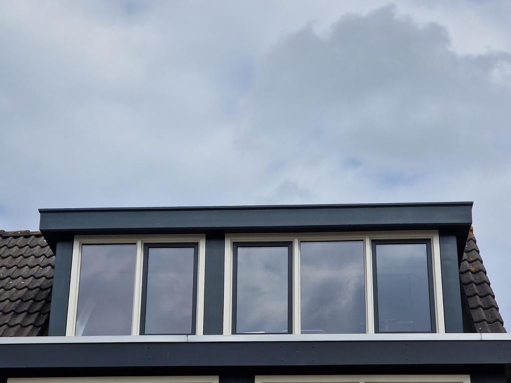 Prefab kunststof dakkapel 4256 mm bij 1331 mm nieuwstaat, Ophalen, Kunststof, Zwart, 15 m² of meer