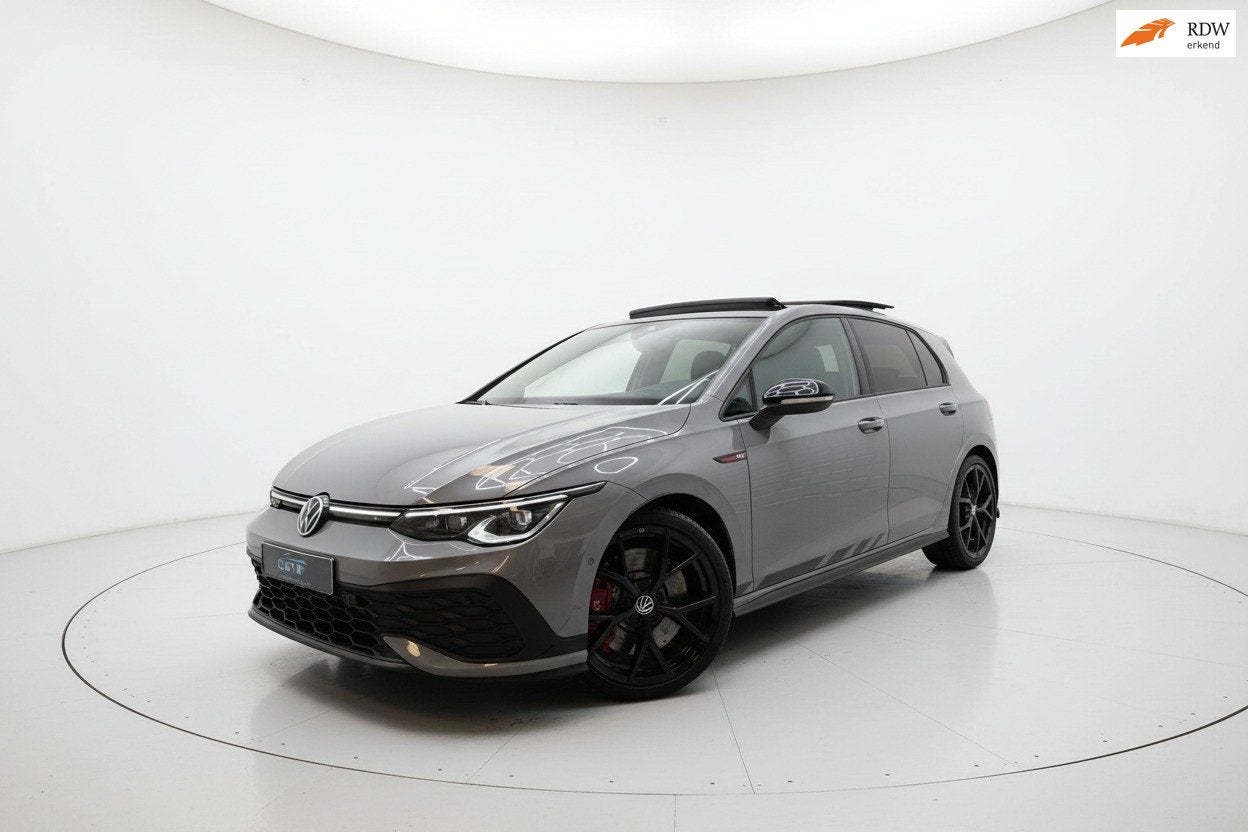 Volkswagen Golf 8 2.0 TSI GTI CLUBSPORT PANO LEER IQ VOL, Gebruikt, Zwart, 4 cilinders, 1984 cc