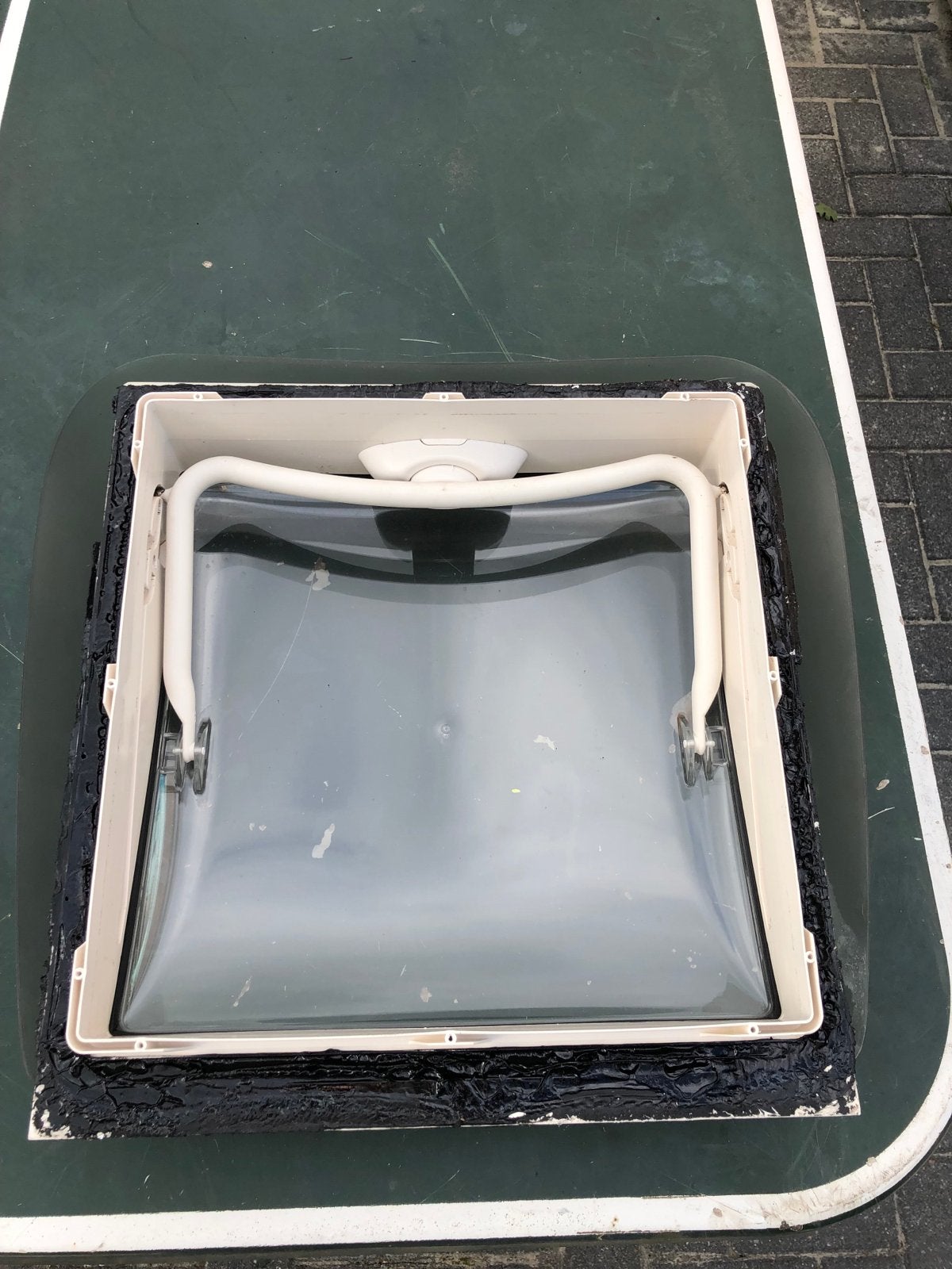 Dakluik voor caravan of camper  40 x 40, Ophalen, ., ., Info@arob.nl