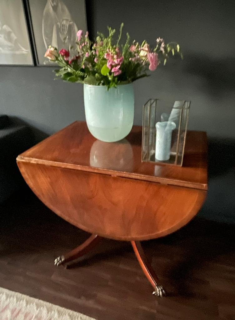 Antieke hangoortafel, messing klauwen/wieltjes, patina, Antiek en Kunst, Ophalen
