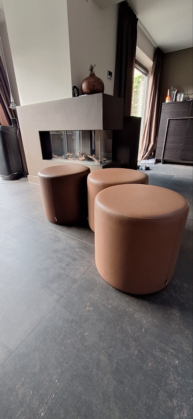Bert Plantagie Poef - Leder. 2 stuks in 2 bruintinten, Ophalen, Minder dan 50 cm, Gebruikt, Rond