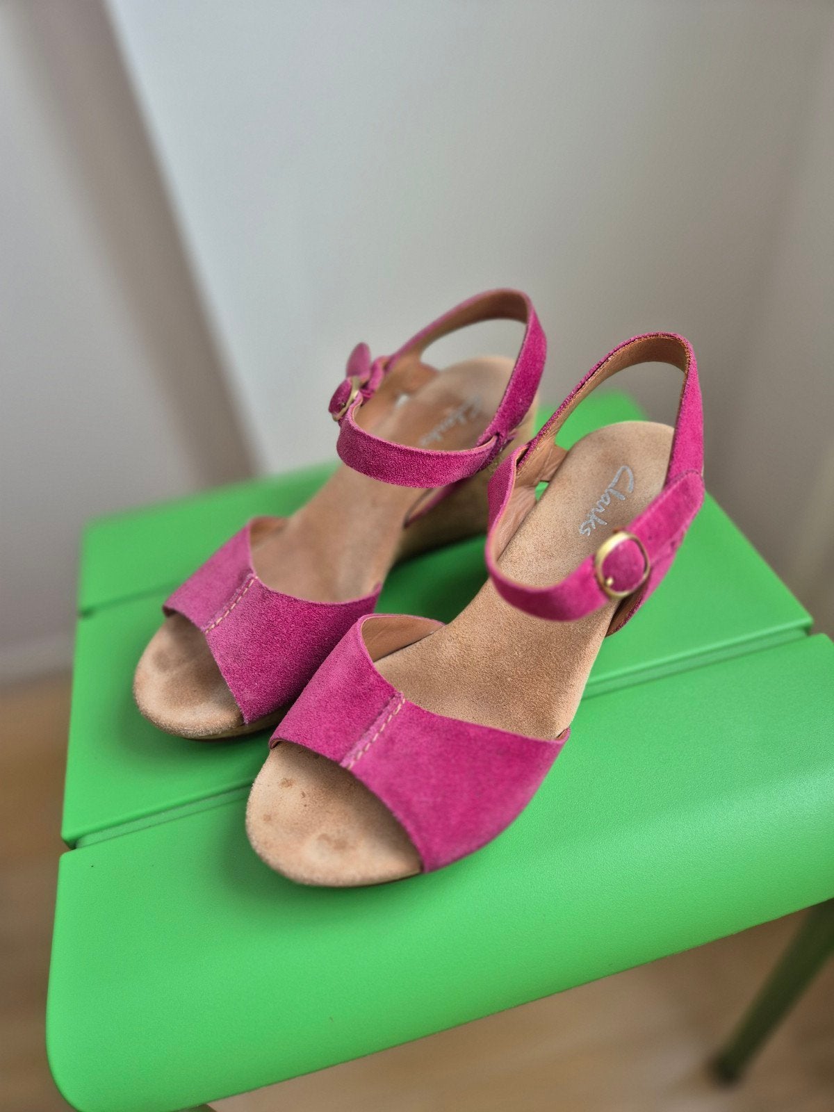 Clarks roze sleehak schoenen met open teen,maat 38,5/39, Ophalen, Zo goed als nieuw, Roze