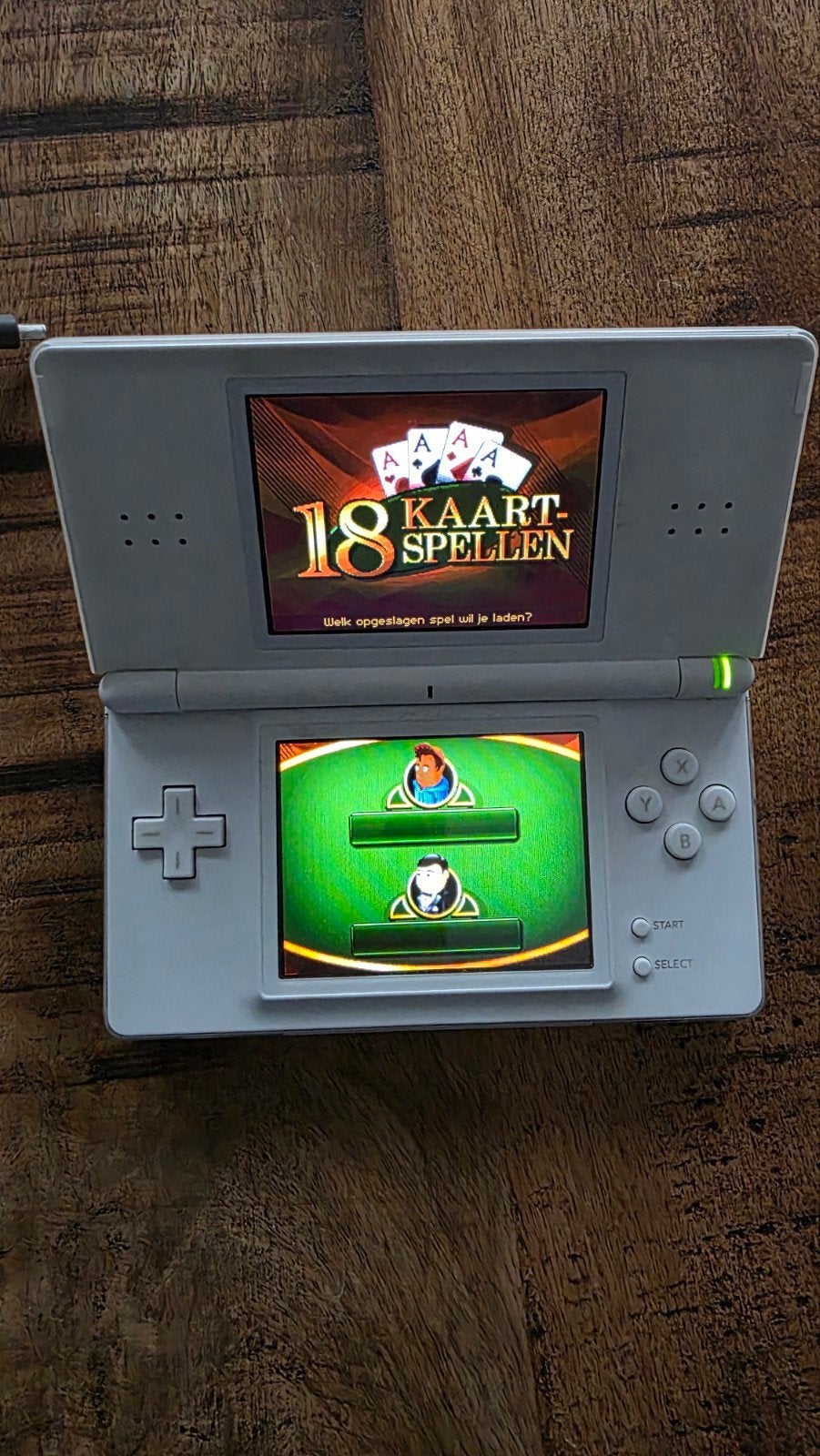 Nette nintendo ds met spel en oplader., Spelcomputers en Games, Ophalen of Verzenden, Zo goed als nieuw, DS Lite