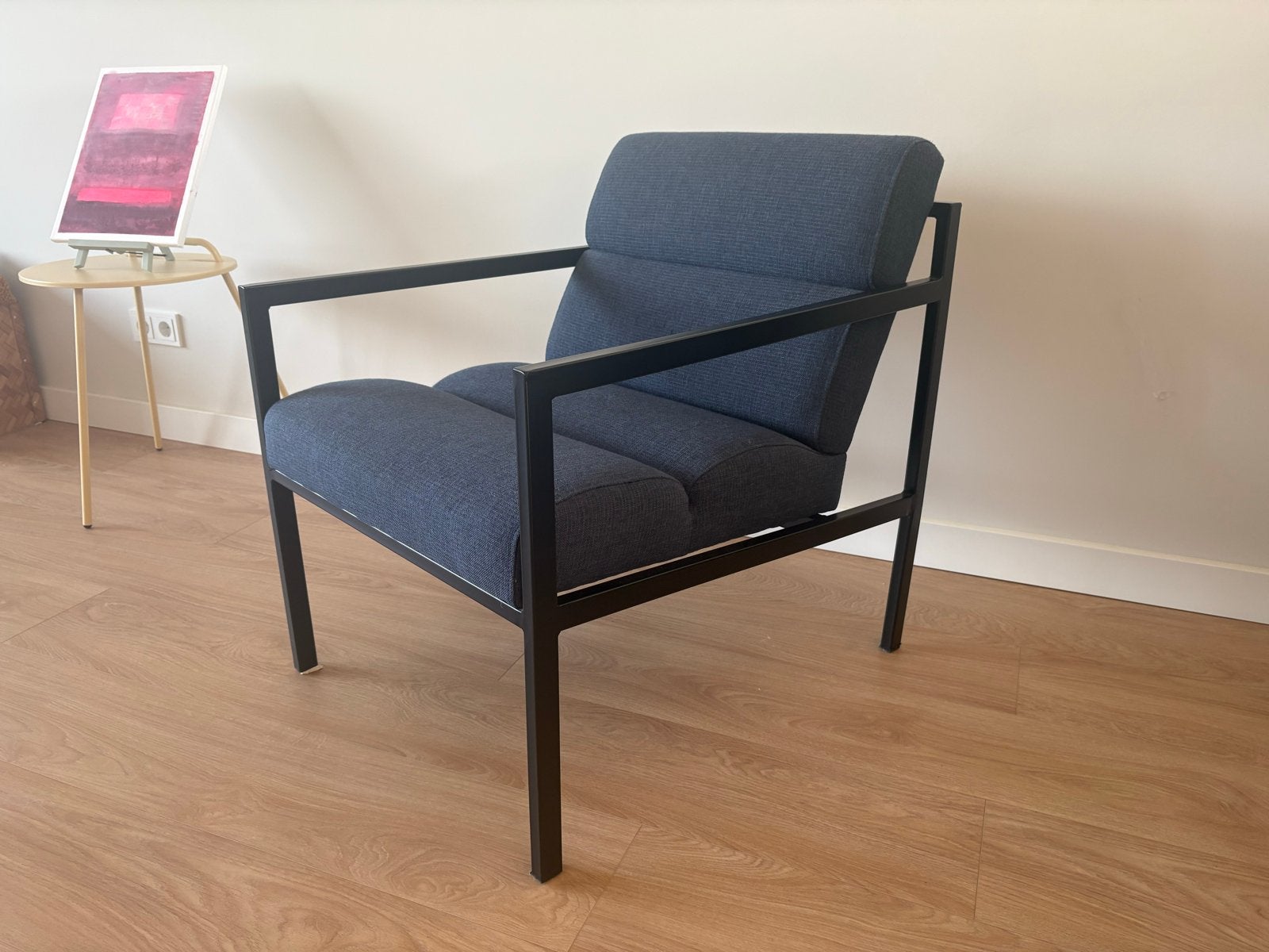 Moderne fauteuil MADE, Ophalen, 75 tot 100 cm, Zo goed als nieuw, Metaal