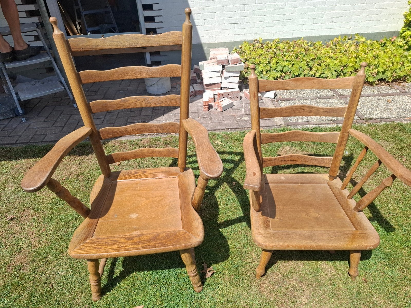2 oude stoelen, gratis (nog twee dagen), Ophalen, Gebruikt