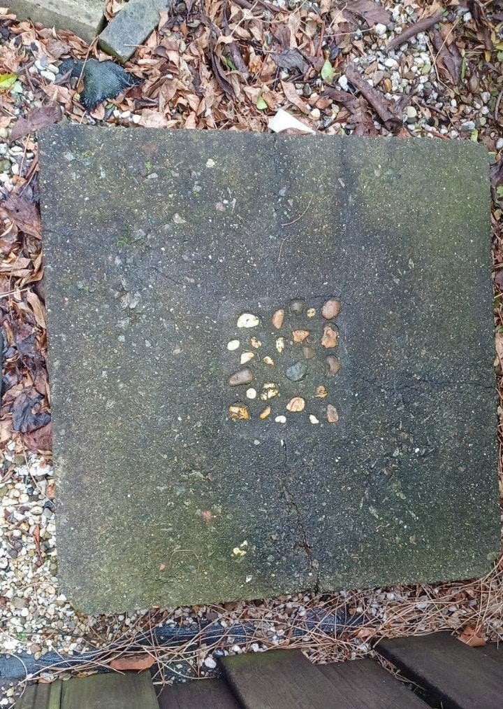 Tegels 70 x 70 x 7.5 cm
6 stuks
 GRATIS, Tuin en Terras, Ophalen, Keramiek, Minder dan 5 m²