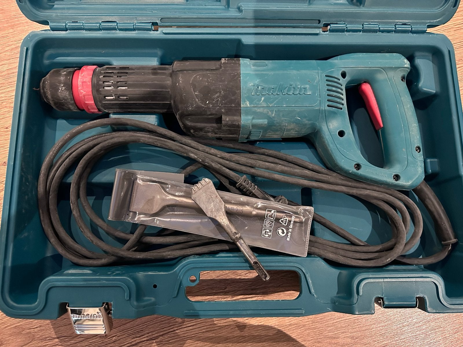 Makita HK0500 Breekhamer 1.8j incl. koffer, Doe-het-zelf en Verbouw, Ophalen of Verzenden, Gebruikt, 600 watt of meer, Boor- en/of Breekhamer