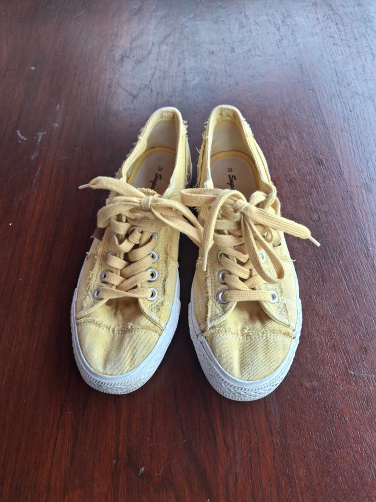 Gele Super Cracks canvas sneakers - Maat 39, Kleding | Dames, Schoenen, Gedragen, Sneakers of Gympen, Geel, Ophalen of Verzenden