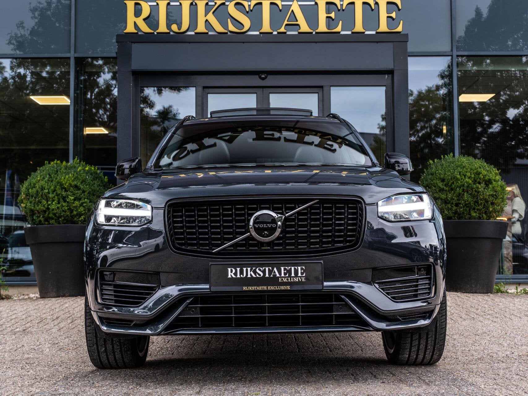 Volvo XC90 2.0 T8 Recharge AWD R-Design|PANO|H&K|ACC|HUD|360, Auto's, Dealer onderhouden, Gebruikt, 4 cilinders, 7 stoelen
