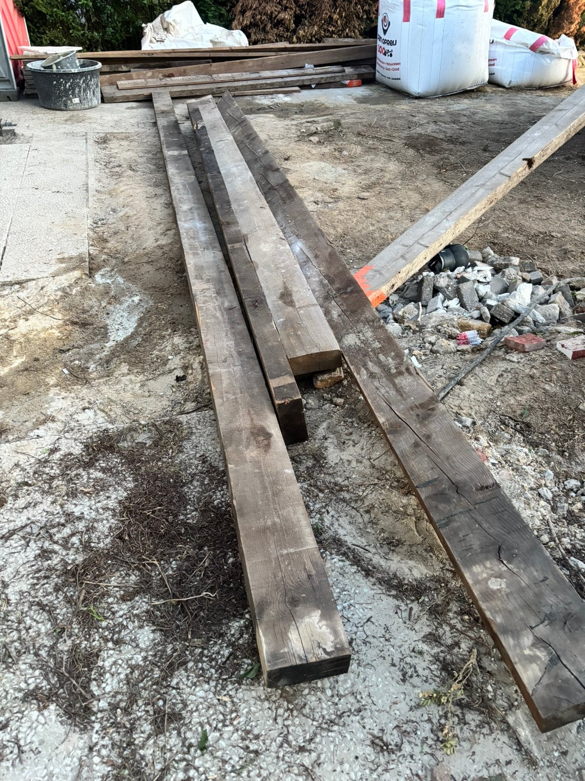 Diverse hout - houten balken en planken, Doe-het-zelf en Verbouw, Ophalen, Zo goed als nieuw, 50 mm of meer, Balk