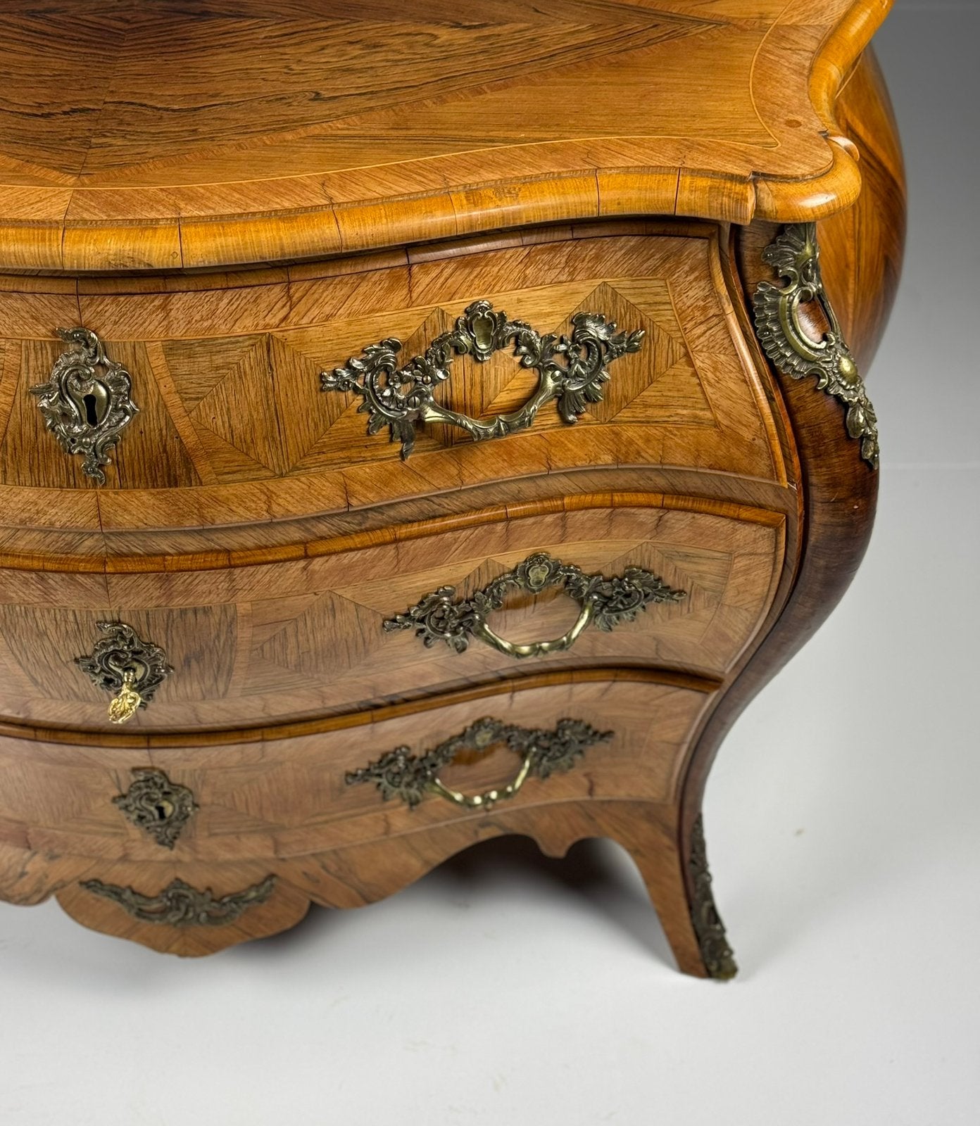 Zweedse Rococo Commode 18e eeuw, Ophalen of Verzenden, 3 of 4 laden, Minder dan 100 cm, Grenenhout
