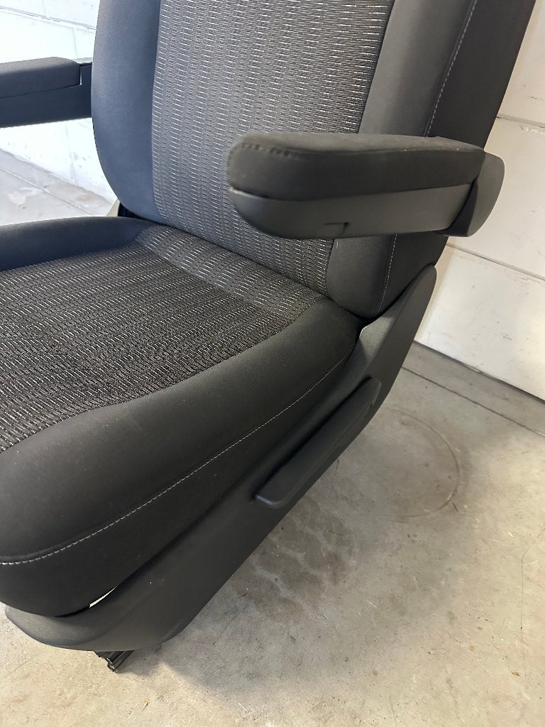 Linker voorstoel/ Volkswagen T6 (kleur Titaniumzwart), Ophalen of Verzenden, Nieuw, Volkswagen