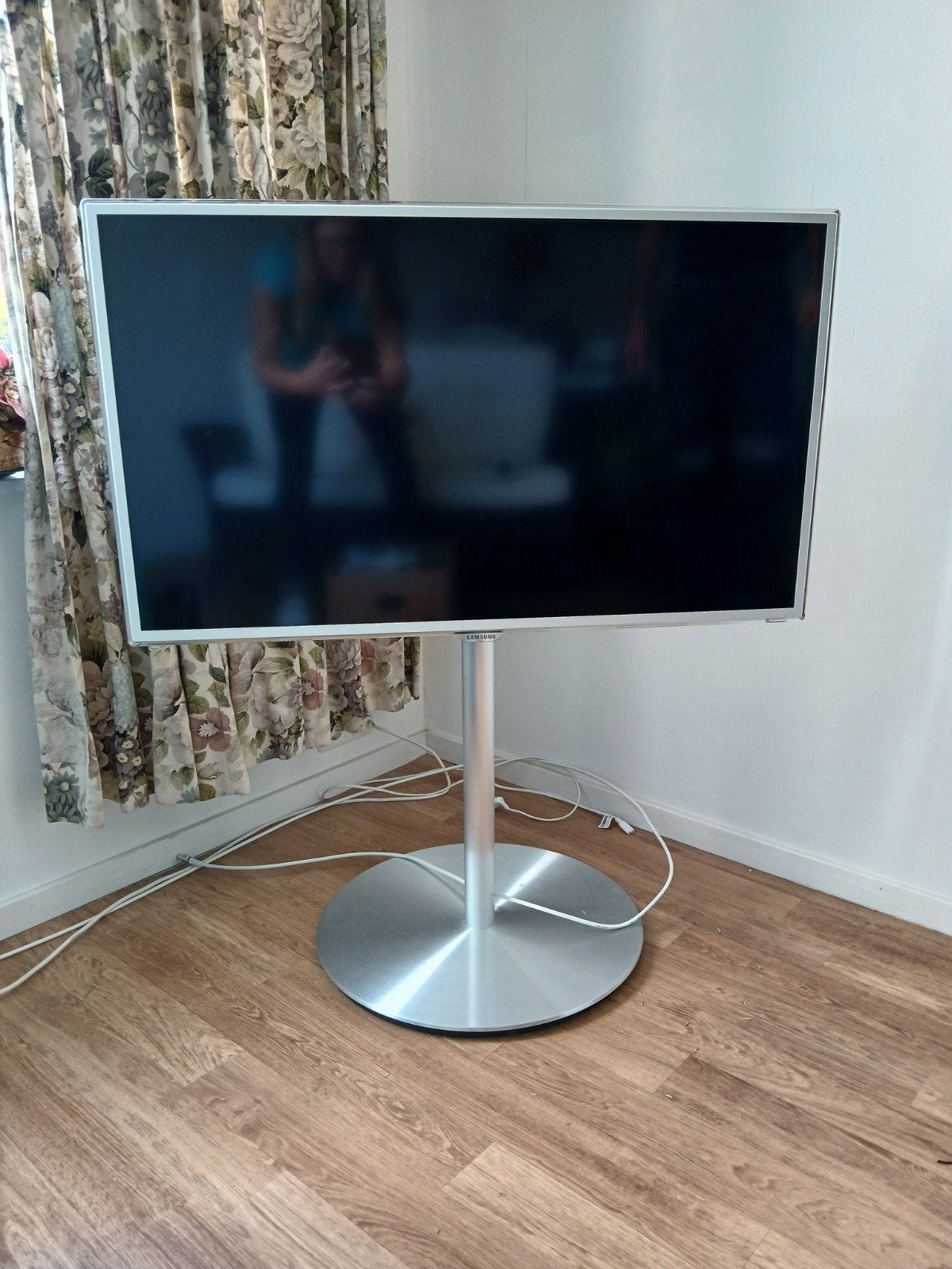 Samsung smart TV met Samsung Tower Stand, Ophalen, Gebruikt, 50 Hz, Samsung