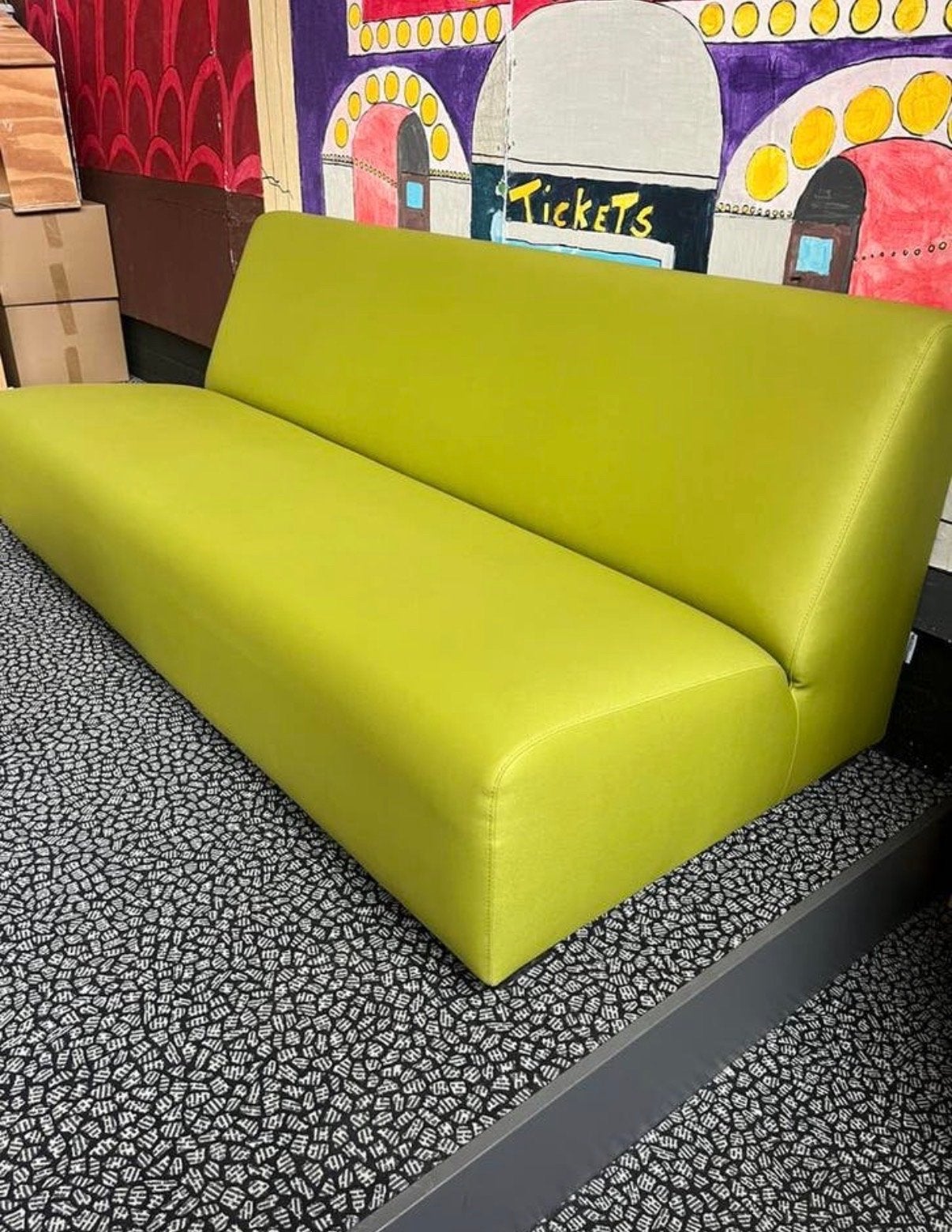 Moderne Groene Bank - Comfortabel en Stijlvol, Ophalen, 150 tot 200 cm, Tweepersoons, 75 tot 100 cm