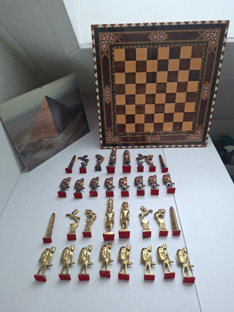 Schaakspel met koperen schaakstukken en houten bord, Ophalen of Verzenden, Gebruikt