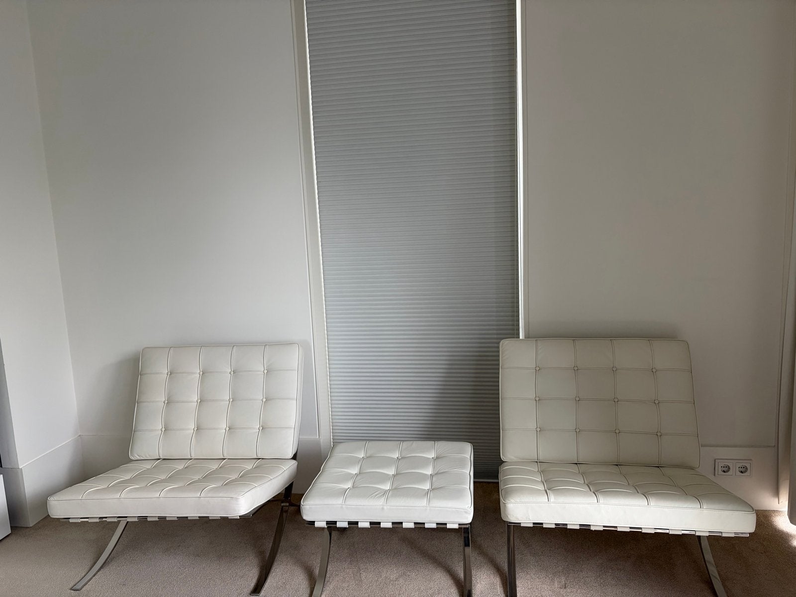 Set van 2 Barcelona stoelen en poef (replica)  - Wit leer, Ophalen, Twee, Wit, Leer