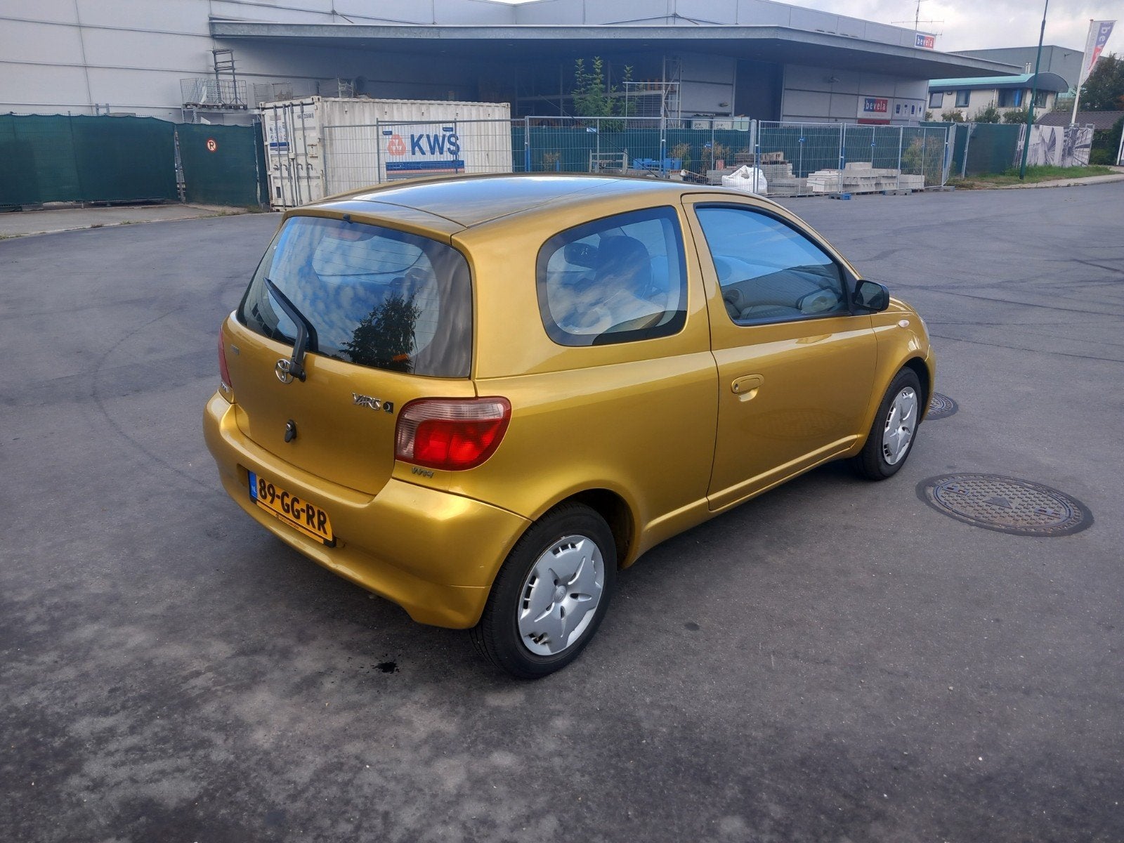Toyota Yaris 1.3 16V 3DR 2000 Geel, Voorwielaandrijving, 1299 cc, Stof, 31 €/maand