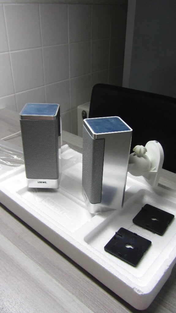 Loewe satellites luidsprekers met muurbeugels, Overige merken, Stereo speakers, Ophalen of Verzenden, Zo goed als nieuw