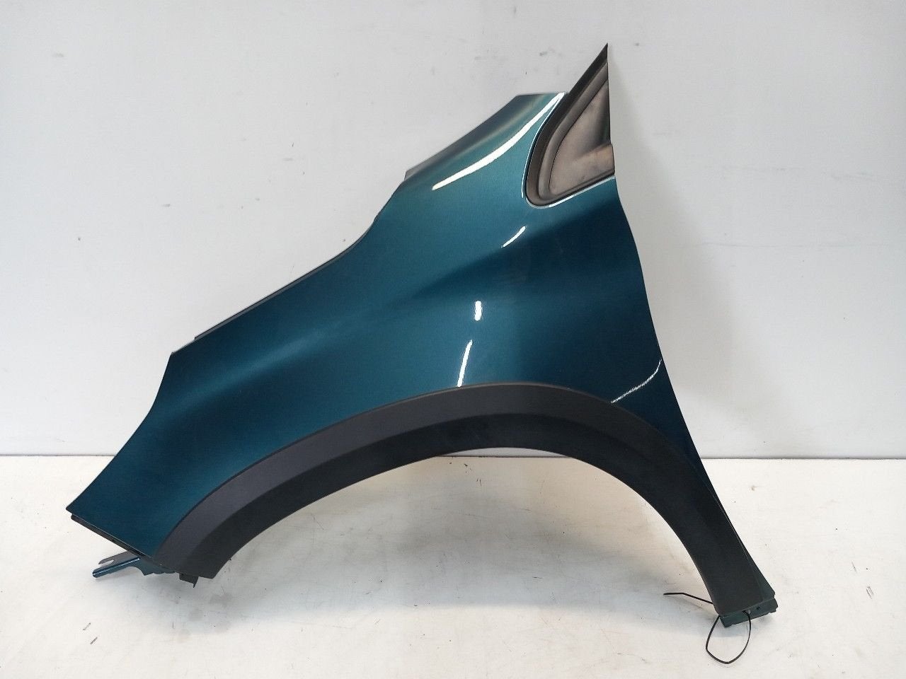 Spatbord links voor Peugeot 2008, Onderdelen@venauto.nl, Van der Ven Autorecycling B.V., Gebruikt, Ettenseweg 76, 4706 PB Roosendaal, The Netherlands