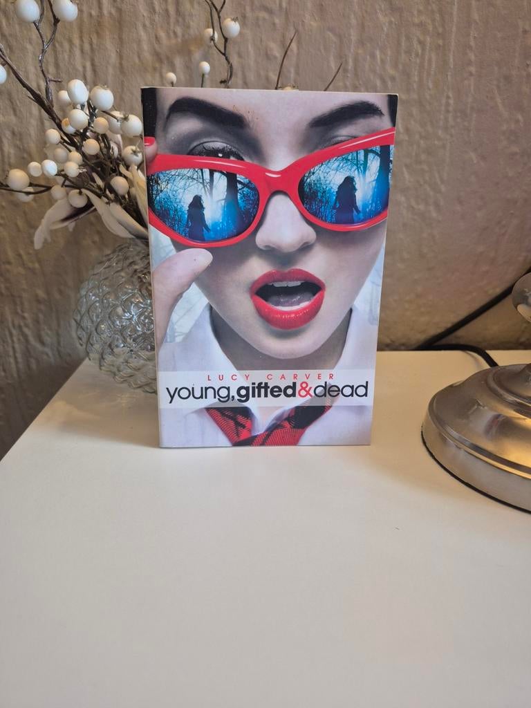 Young, Gifted & Dead - Lucy Carver, Boeken, Ophalen of Verzenden, Zo goed als nieuw, Lucy Carver, Nederland