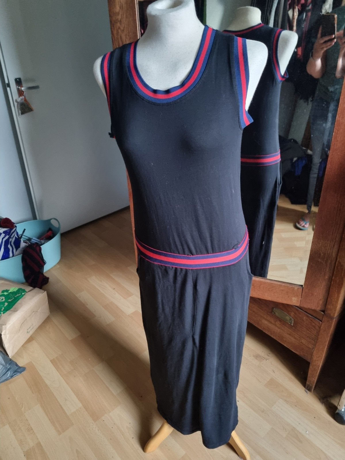 Zwarte mouwloze jurk met strepen - SHK Paris, Zwart, Maat 42/44 (L), Ophalen of Verzenden, SHK Paris