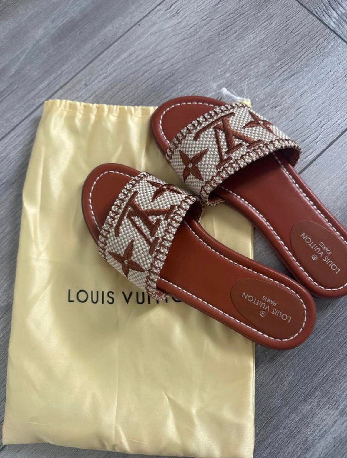 Slippers - Maat 39, Kleding | Dames, Ophalen of Verzenden, Zo goed als nieuw, Bruin, Slippers