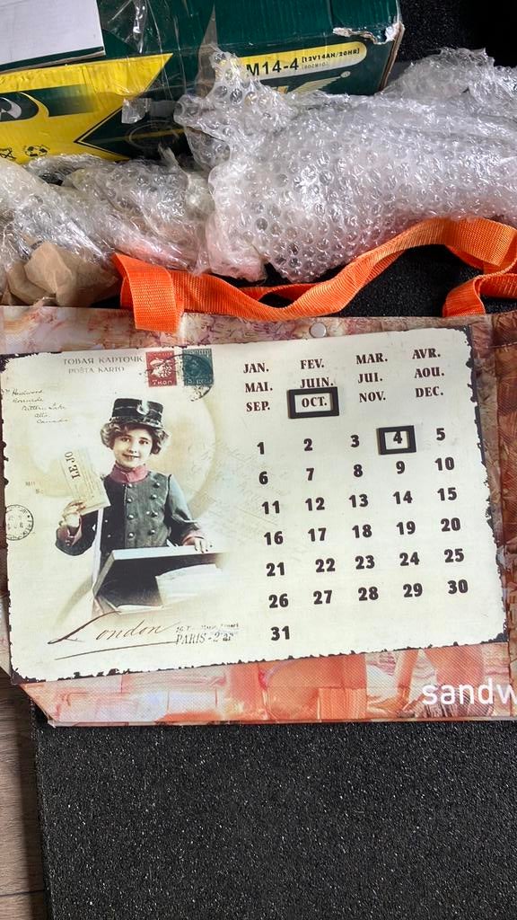Gratis maand kalender op metalen plaat, Ophalen of Verzenden, Maandkalender
