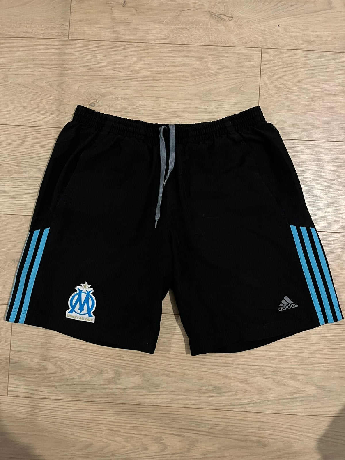 Olympique Marseille korte broek short Adidas maat L, Maat L, Ophalen of Verzenden, Zo goed als nieuw, Overige typen