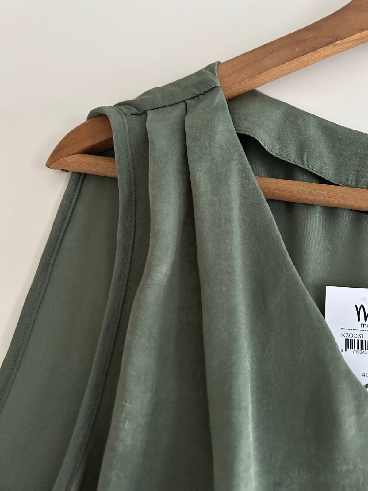 MS Mode Groene Satijnen Top Maat 46 Nieuw, Verzenden, Maat 46/48 (XL) of groter, Nieuw, Zonder mouw