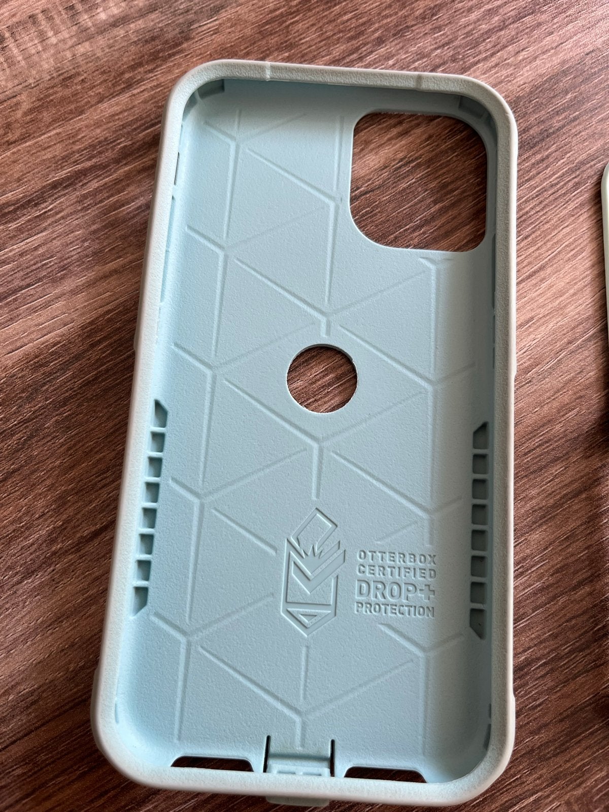 Foto 13 van iPhone 11 (128GB) Groen met OtterBox hoesje