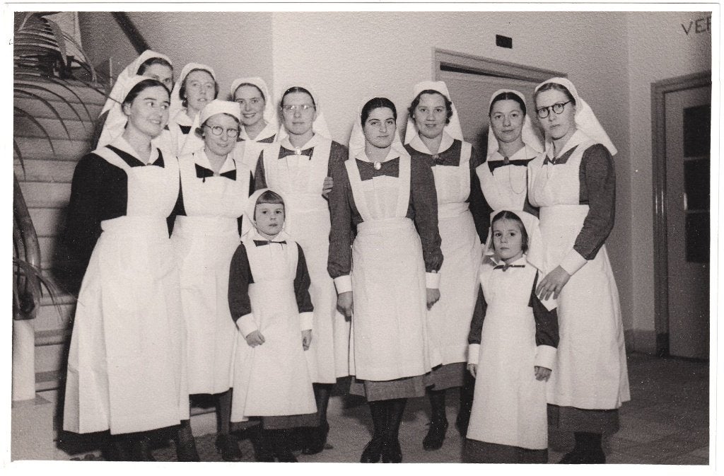 Foto - Verpleegsters Gasthuis Middelburg Ziekenhuis Uniform, Gebruikt, Foto, Ophalen of Verzenden, 1940 tot 1960