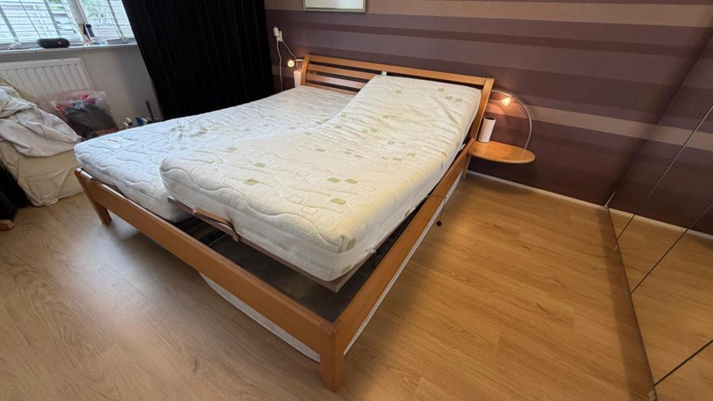 Gratis bed met matrassen, Gebruikt, Tweepersoons, Ophalen of Verzenden, 180 cm