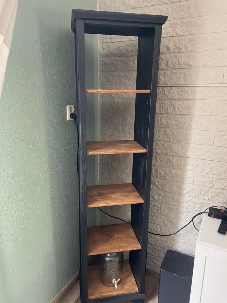 Hoge smalle kast met houten planken, 190x50x35 cm, Ophalen, Met plank(en), Gebruikt, 50 tot 100 cm