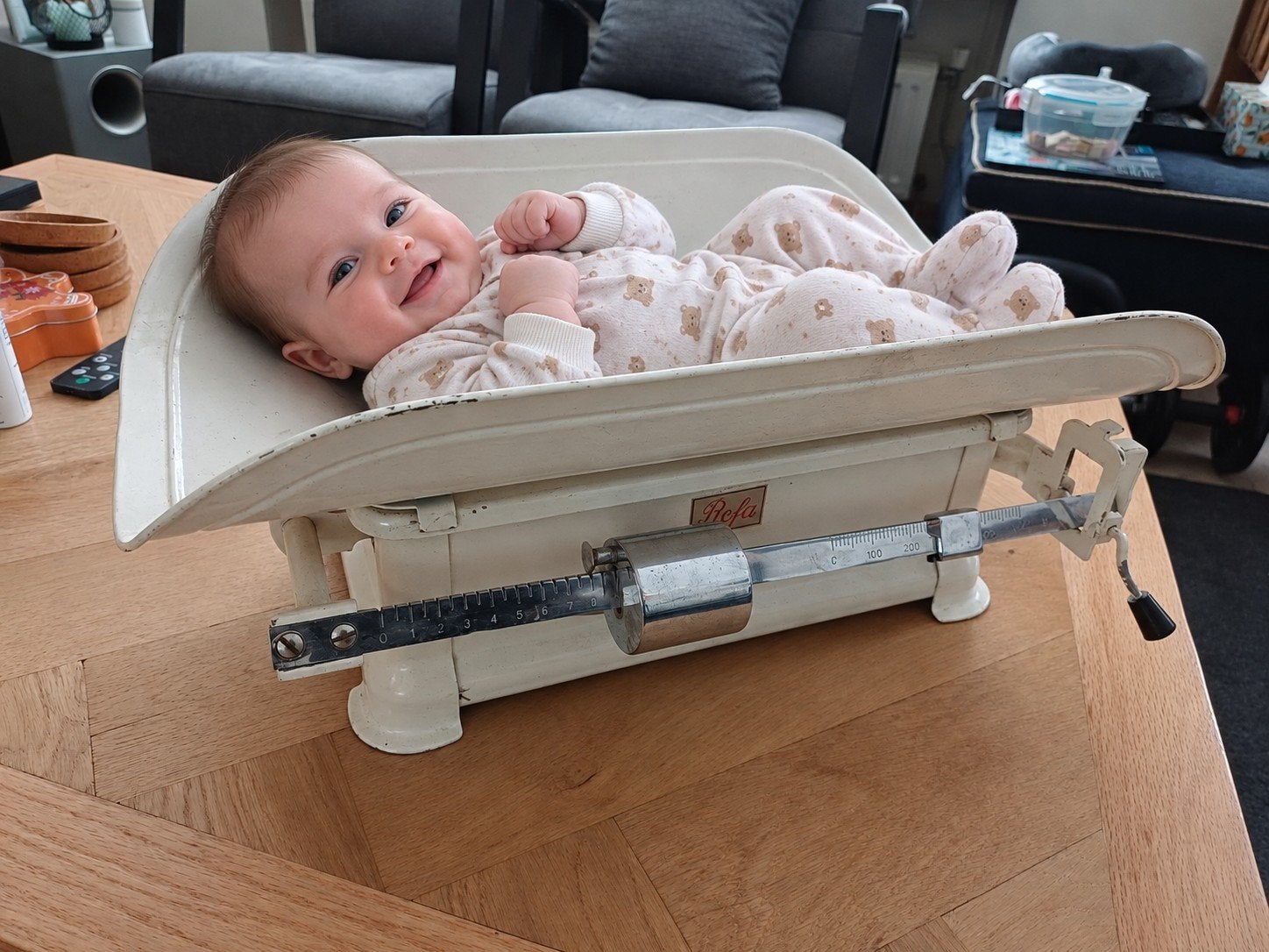 Vintage baby weegschaal, Ophalen