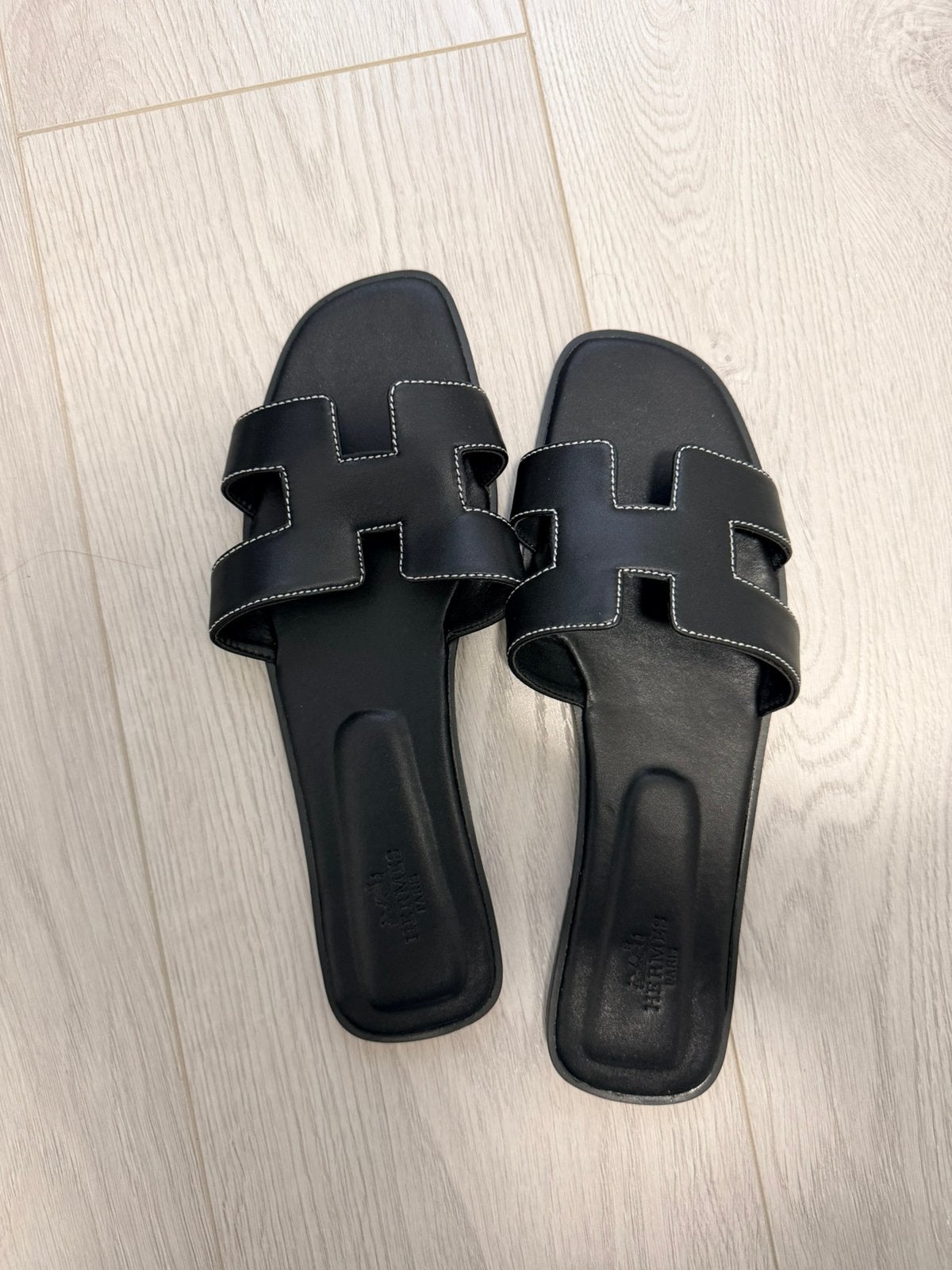 Oran sandal Hermès dames slippers sandalen, Zwart, Zo goed als nieuw, Sandalen of Muiltjes, Ophalen of Verzenden